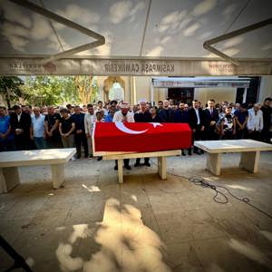 İl Müdürümüz Sn. Ömer TURAN ve Beyoğlu Kaymakamımız Sn. A. Atakan ATASOY ile 15 Temmuz Gazimiz Bünyamin KOZAN 'ın Cenaze Namazına Katıldı - fotoğraf 3