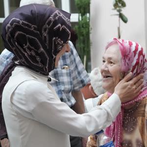 Bakanımız Sn. Mahinur ÖZDEMİR GÖKTAŞ, Zeytinburnu Semiha Şakir Huzurevi’nde Kıymetli Büyüklerimizi Ziyaret Etmiştir - fotoğraf 2