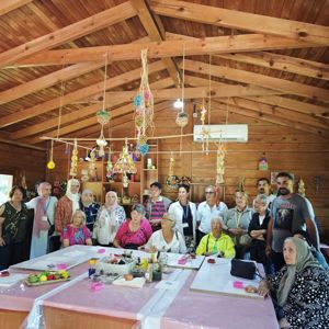 Bahçelievler Huzurevinde Yaşlılarımız İle Beraber At Binme, Sabun Yapımı ve Takı Tasarım Etkinliği Gerçekleştirildi - fotoğraf 3