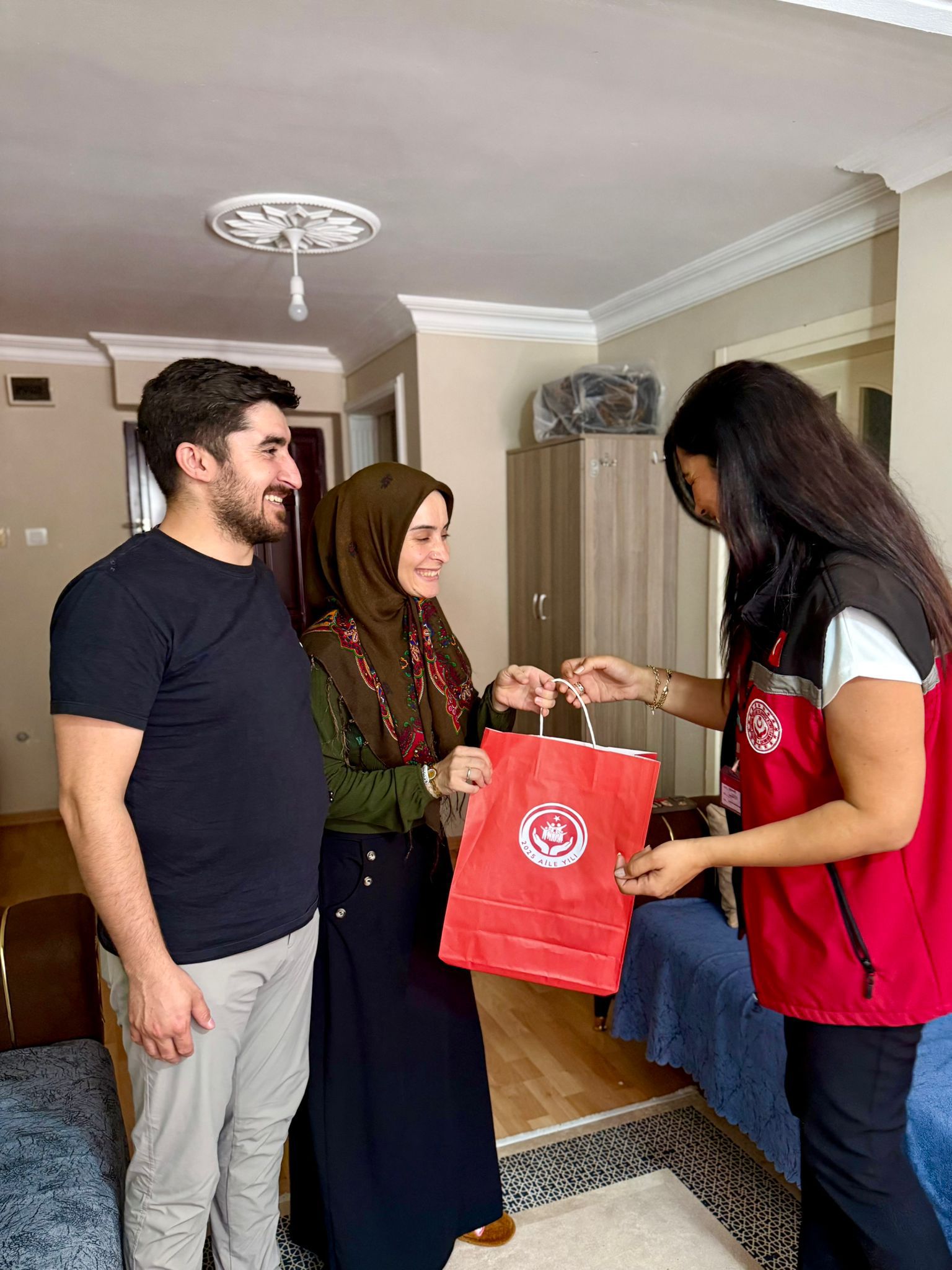 Sayın Bakanımız Mahinur Özdemir Göktaş'ın Tebriklerini Genç Çiftlere İletiyoruz