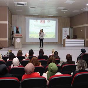 İl Müdürlüğümüz Konferans Salonu’nda Gönül Elçileri ile Koruyucu Aile Farkındalık Toplantısı Gerçekleştirilmiştir. - fotoğraf 9