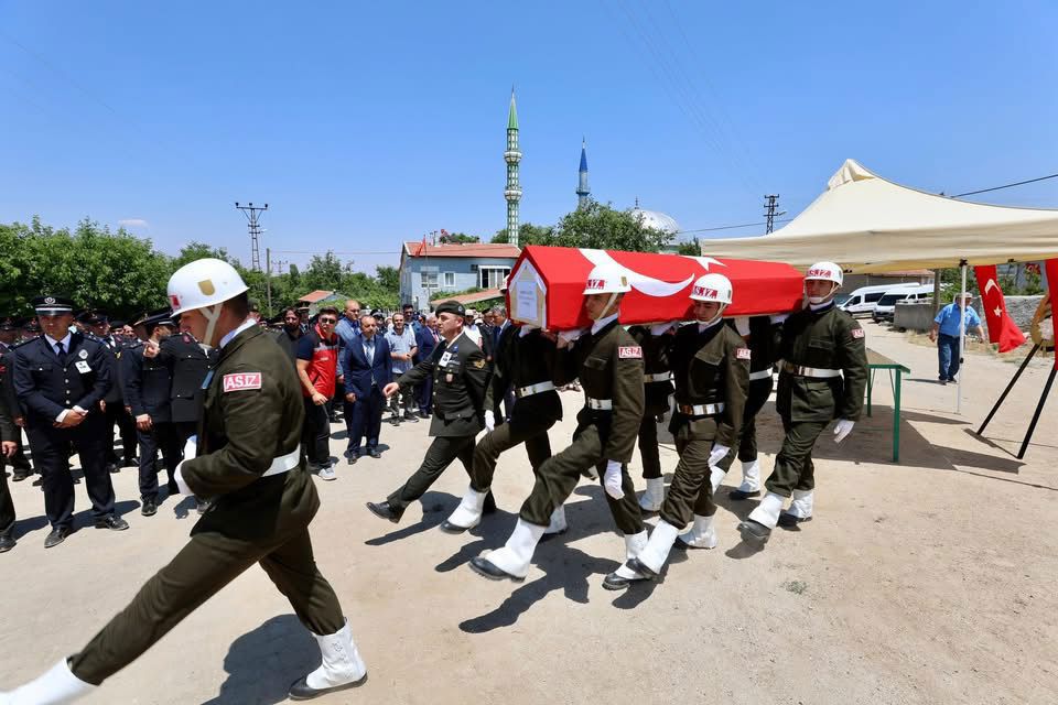 GAZİ, Nurlanmış Askerdir; Vatan Sevgisinin Yaşayan Nişanesidir. - fotoğraf 4