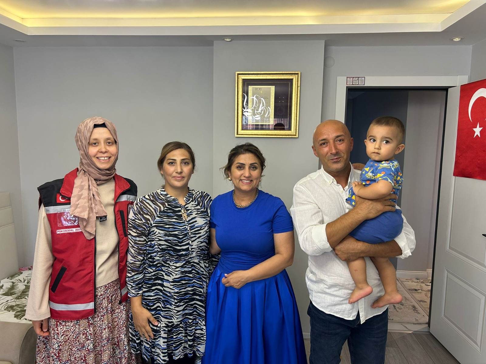 2025 #AileYılı kapsamında; 15 Temmuz Demokrasi ve Millî Birlik Günü vesilesiyle İl Müdürümüz Sayın Emine BÖÇKÜN,Gazimiz Aliyar Engin DAĞLAR’ı ve Kıymetli Ailesine Hane Ziyareti Gerçekleştirdi.