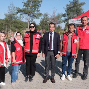 Kurban Bayramı’nda Şehitliklerden Huzurevine, Çocuk Evlerine Anlamlı Ziyaretler - fotoğraf 1