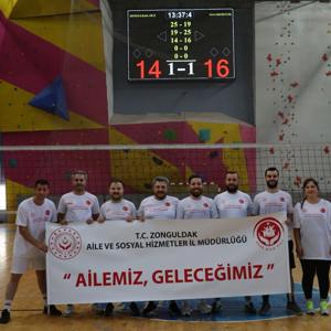 Voleybol Turnuvasının 5 ve 6 Temmuz tarihlerinde ilk karşılaşmaları gerçekleştirildi. - fotoğraf 1