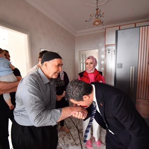 Kurban Bayramı Arifesinde Aziz Şehitlerimiz Dualarla Anıldı, Aileleri Ziyaret Edildi - fotoğraf 5
