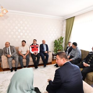Kurban Bayramı Arifesinde Aziz Şehitlerimiz Dualarla Anıldı, Aileleri Ziyaret Edildi - fotoğraf 8