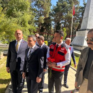 Kurban Bayramı Arifesinde Aziz Şehitlerimiz Dualarla Anıldı, Aileleri Ziyaret Edildi - fotoğraf 1