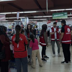 “Bayramlık Bir Gülüş” Projesi Kapsamında 153 Öksüz ve Yetim Çocuğumuzun Bayram Sevinci Paylaşıldı - fotoğraf 2