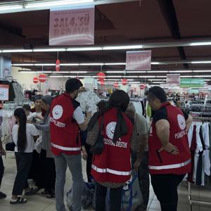 “Bayramlık Bir Gülüş” Projesi Kapsamında 153 Öksüz ve Yetim Çocuğumuzun Bayram Sevinci Paylaşıldı - fotoğraf 3