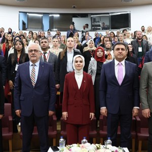 Aile ve Sosyal Hizmetler Bakanımız Göktaş, Ebeveynlik Zirvesi'nde konuştu - fotoğraf 1