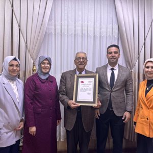 Çocuk Hizmetlerine Yapılan Anlamlı Bağış İçin Teşekkür Belgesi Takdim Edildi - fotoğraf 1