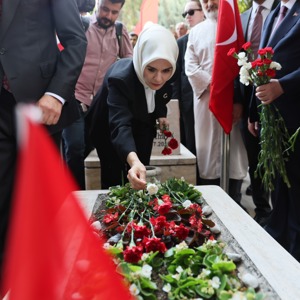 Aile ve Sosyal Hizmetler Bakanımız Göktaş, 15 Temmuz Şehitliği'ndeki anma törenine katıldı - fotoğraf 3