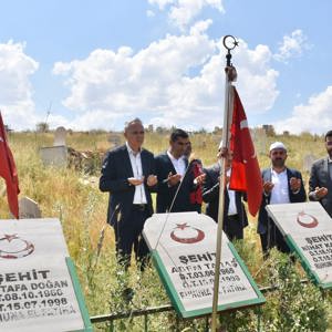 Yüksekova İlçemizde, 15 Temmuz Darbe Girişiminin 9. Yıl Dönümünde Şehit ve Gazi Ailelerine Ziyaret - fotoğraf 1