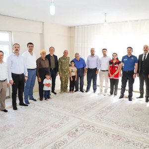 Şemdinli İlçemizde, 15 Temmuz Darbe Girişiminin 9. Yıl Dönümünde Şehit ve Gazi Ailelerine Ziyaret - fotoğraf 5
