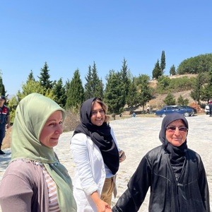 2025 #AileYılı kapsamında; 15 Temmuz Demokrasi ve Millî Birlik Günü vesilesiyle Valimiz Sayın İsmail USTAOĞLU ve İl Müdürümüz Sayın Emine BÖÇKÜN, Aziz Şehidimiz Turgut SOLAK’ın Kıymetli Ailesini ve Kabrini Ziyaret Etti. - fotoğraf 4
