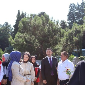 15 Temmuz Demokrasi ve Milli Birlik Günü Kapsamında İl Müdürümüz Sayın Ömer TURAN, Edirnekapı Şehitliğine Ziyarette Bulunarak Şehitlerimizi Dualarla Andı - fotoğraf 1
