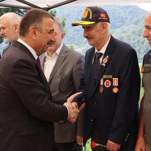 15 Temmuz Demokrasi ve Milli Birlik Gününü Anma Etkinlikleri Kapsamında Zonguldak Şehitliği ve Gaziler Kabristanlığı Ziyaret Edildi. - fotoğraf 4