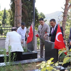 15 Temmuz Demokrasi ve Milli Birlik Gününü Anma Etkinlikleri Kapsamında Zonguldak Şehitliği ve Gaziler Kabristanlığı Ziyaret Edildi. - fotoğraf 6