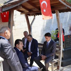 15 Temmuz Demokrasi ve Milli Birlik Gününü Anma Etkinlikleri Kapsamında Zonguldak Şehitliği ve Gaziler Kabristanlığı Ziyaret Edildi. - fotoğraf 15