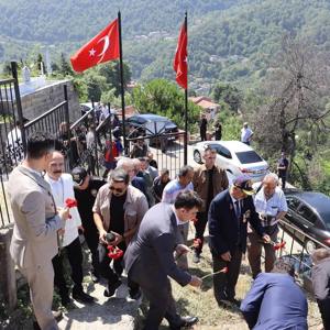 15 Temmuz Demokrasi ve Milli Birlik Gününü Anma Etkinlikleri Kapsamında Zonguldak Şehitliği ve Gaziler Kabristanlığı Ziyaret Edildi. - fotoğraf 10