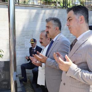 15 Temmuz Demokrasi ve Milli Birlik Gününü Anma Etkinlikleri Kapsamında Zonguldak Şehitliği ve Gaziler Kabristanlığı Ziyaret Edildi. - fotoğraf 11