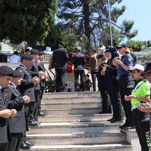15 Temmuz Demokrasi ve Milli Birlik Gününü Anma Etkinlikleri Kapsamında Zonguldak Şehitliği ve Gaziler Kabristanlığı Ziyaret Edildi. - fotoğraf 12