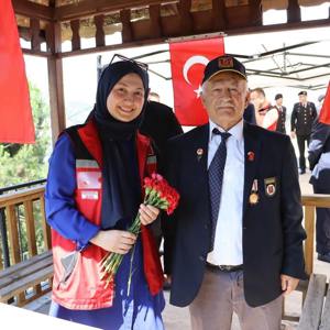 15 Temmuz Demokrasi ve Milli Birlik Gününü Anma Etkinlikleri Kapsamında Zonguldak Şehitliği ve Gaziler Kabristanlığı Ziyaret Edildi. - fotoğraf 14