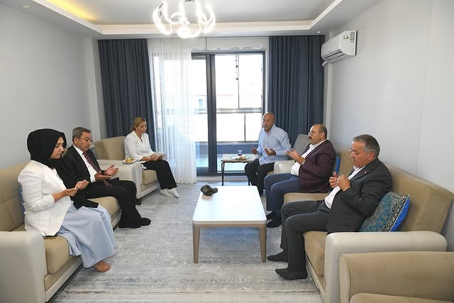 2025 #AileYılı kapsamında; 15 Temmuz Demokrasi ve Millî Birlik Günü vesilesiyle, Valimiz Sayın İsmail USTAOĞLU ve İl Müdürümüz Sayın Emine BÖÇKÜN,15 Temmuz Gazimiz Aliyar Engin DAĞLAR’ı ve kıymetli ailesine hane ziyareti gerçekleştirdi.