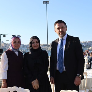 Valimiz Davut GÜL ve Eşi Gülden GÜL’ ün Ev Sahipliğinde, 15 Temmuz’un 9. Yıldönümünde Şehit Aileleri ve Gazilerimizin Onuruna Akşam Yemeği Düzenlendi - fotoğraf 3