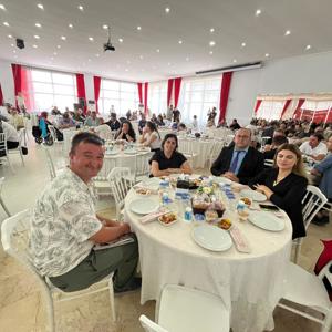 Sayın Valimiz Tülay Baydar Bilgihan Ev Sahipliğinde, 15 Temmuz Demokrasi ve Millî Birlik Günü Dolayısıyla, Şehitlerimizin Kıymetli Aileleri ve Kahraman Gazilerimiz Onuruna Yemek Programı Düzenlendi - fotoğraf 3