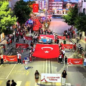 15 Temmuz Demokrasi ve Milli Birlik Günü Anma Programı, Köprübaşı Mevkiinden Cumhuriyet Meydanı’na Gerçekleştirilen Yürüyüşle Başladı - fotoğraf 3