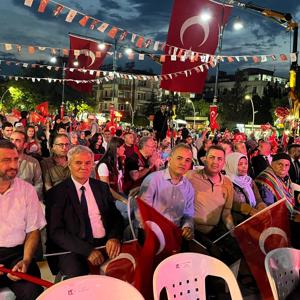 15 Temmuz Demokrasi ve Millî Birlik Günü Dolayısıyla Düzenlenen Anma Programına Katılarak Meydanlarda Yerimizi Aldık - fotoğraf 3