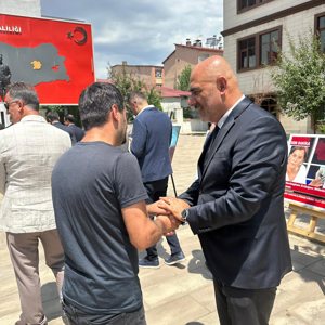 15 Temmuz Demokrasi ve Milli Birlik Günü  İl Müdürümüz Abdulbari AKSOY 15 Temmuz Gazilerimiz ile beraber Bingöl Valiliği koordinasyonunda günün anlam ve önemine binaen düzenlenen fotoğraf sergisine katılmışlardır. - fotoğraf 3