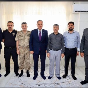 15 Temmuz Demokrasi ve Milli Birlik Günü  İl Müdürümüz Abdulbari AKSOY 15 Temmuz Gazilerimiz ile beraber Bingöl Valiliği koordinasyonunda günün anlam ve önemine binaen düzenlenen fotoğraf sergisine katılmışlardır. - fotoğraf 4