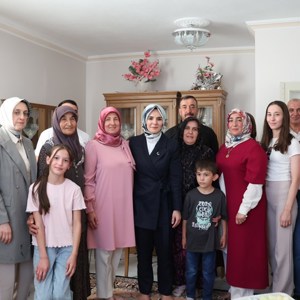 Bakanımız Göktaş, 15 Temmuz darbe giriminin 9.yıl dönümünde şehit ve gazi ailelerini ziyaret etti - fotoğraf 2