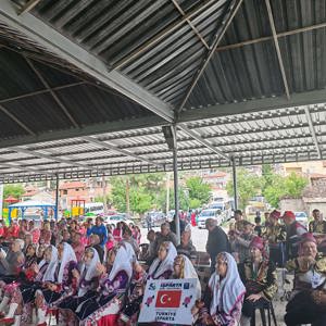 Uluslararası Gül Festivalinde Çocuklarımızla Gül Bahçesi Ziyareti - fotoğraf 1