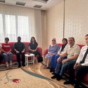 Şehit Ailelerine ve Gazilerimize Anlamlı Ziyaret - fotoğraf 1
