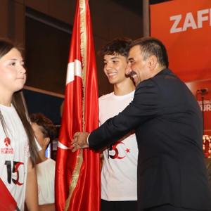 15 Temmuz Demokrasi ve Milli Birlik Gününü Anma Programları Kapsamında Zonguldak Madenci Anıtı Önünde Demokrasi Nöbeti Tutuldu. - fotoğraf 3