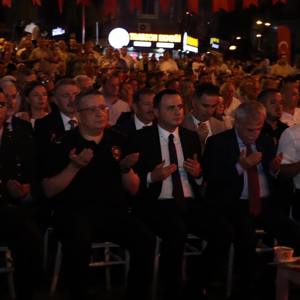 15 Temmuz Demokrasi ve Milli Birlik Gününü Anma Programları Kapsamında Zonguldak Madenci Anıtı Önünde Demokrasi Nöbeti Tutuldu. - fotoğraf 4
