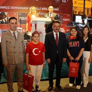 15 Temmuz Demokrasi ve Milli Birlik Gününü Anma Programları Kapsamında Zonguldak Madenci Anıtı Önünde Demokrasi Nöbeti Tutuldu. - fotoğraf 5