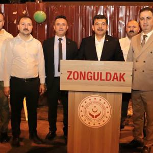 15 Temmuz Demokrasi ve Milli Birlik Gününü Anma Programları Kapsamında Zonguldak Madenci Anıtı Önünde Demokrasi Nöbeti Tutuldu. - fotoğraf 7