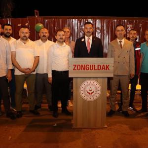 15 Temmuz Demokrasi ve Milli Birlik Gününü Anma Programları Kapsamında Zonguldak Madenci Anıtı Önünde Demokrasi Nöbeti Tutuldu. - fotoğraf 8