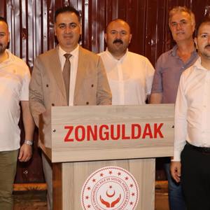 15 Temmuz Demokrasi ve Milli Birlik Gününü Anma Programları Kapsamında Zonguldak Madenci Anıtı Önünde Demokrasi Nöbeti Tutuldu. - fotoğraf 12