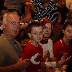 15 Temmuz Demokrasi ve Milli Birlik Gününü Anma Programları Kapsamında Zonguldak Madenci Anıtı Önünde Demokrasi Nöbeti Tutuldu. - fotoğraf 17