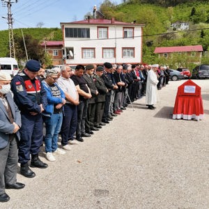 ACM Huzurevi yaşlımız Kıbrıs Gazisi Ast. Dursun Ali ŞENER yapılan askeri Tören ile son yolculuğuna uğurlandı. - fotoğraf 4