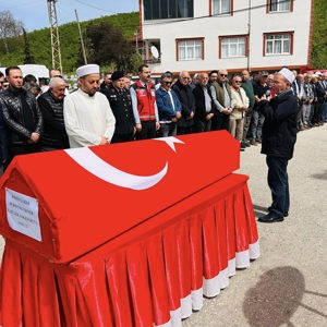 ACM Huzurevi yaşlımız Kıbrıs Gazisi Ast. Dursun Ali ŞENER yapılan askeri Tören ile son yolculuğuna uğurlandı. - fotoğraf 1