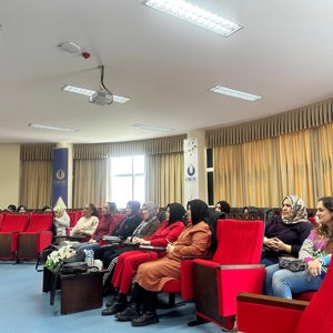 Şiddet Önleme ve İzleme Merkezi Müdürlüğünün işbirliği ile “Anne Üniversitesi” eğitim programı kapsamında Kadına yönelik şiddetle Mücadele eğitimi verildi. - fotoğraf 5