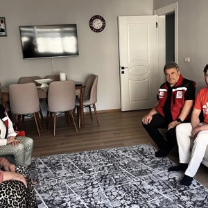 İl Müdürü Harun Tan’dan Şehit Annelerine Anlamlı Ziyaret - fotoğraf 1