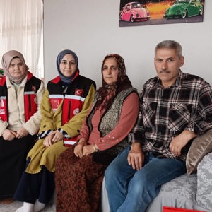 Anneler Günü vesilesiyle Kabataş ve Fatsa ilçelerimizde Aziz şehitlerimizin emanetleri olan kıymetli anneleri personellerimizle ziyaret ederek, onların hayır dualarını aldık ve mübarek ellerini öptük. - fotoğraf 1